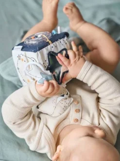 Cube D'activités à Suspendre CÉLESTE Bleu - Vertbaudet -Magasin De Produits Pour Bébés De Qualité cube dactivites a suspendre celeste 3