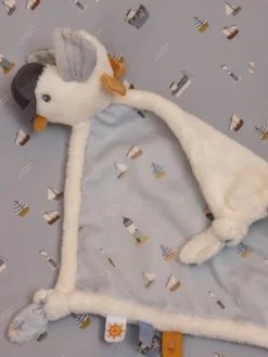 Doudou Carré Mouette - Sailors Bay - LITTLE DUTCH Bleu Grisé - Little Dutch 7 Doudou Carré Mouette - Sailors Bay - LITTLE DUTCH Bleu Grisé - Little Dutch -Magasin De Produits Pour Bébés De Qualité doudou carre mouette sailors bay little dutch 3