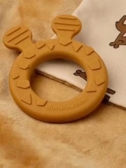 Doudou Plat Attache Sucette - DONE BY DEER Moutarde - Done By Deer -Magasin De Produits Pour Bébés De Qualité doudou plat attache sucette done by deer 4