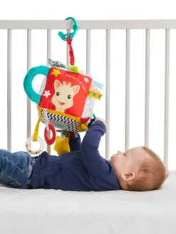 Grand Cube D'Activités Sophie La Girafe - VULLI Multicolore - Sophie La Girafe -Magasin De Produits Pour Bébés De Qualité grand cube dactivites sophie la girafe vulli 4