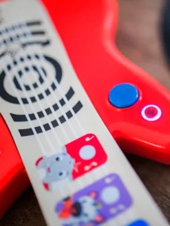 Guitare Connectée Magic Touch - HAPE Rouge - Hape -Magasin De Produits Pour Bébés De Qualité guitare connectee magic touch hape 3