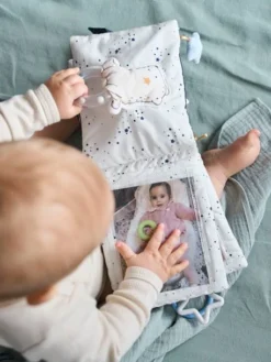 Livre D'éveil Et Photos CÉLESTE Bleu - Vertbaudet 11 Livre D'éveil Et Photos CÉLESTE Bleu - Vertbaudet -Magasin De Produits Pour Bébés De Qualité livre deveil et photos celeste 5