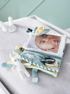 Livre Photos Et Activités Lapin Vert - Vertbaudet -Magasin De Produits Pour Bébés De Qualité livre photos et activites lapin 2