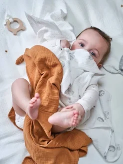 Lot De 3 Langes MINI COMPAGNIE En Gaze De Coton Bio* 2 écrus Imprimés + 1 Uni Caram - Vertbaudet -Magasin De Produits Pour Bébés De Qualité lot de 3 langes mini compagnie en gaze de coton bio 4