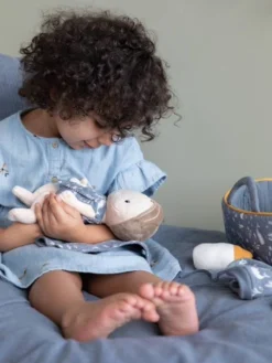 Poupon LITTLE DUTCH Bébé Jim Et Ses Accessoires Bleu - Little Dutch -Magasin De Produits Pour Bébés De Qualité poupon little dutch bebe jim et ses accessoires 5