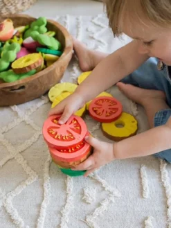 Renato La Tomate - OLI & CAROL Rouge - Oli Et Carol -Magasin De Produits Pour Bébés De Qualité renato la tomate oli carol 3