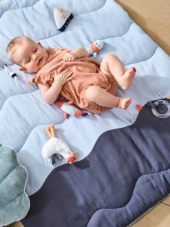 Tapis D'éveil Souple Sans Arche LEON SUR LE PONTON Bleu - Vertbaudet -Magasin De Produits Pour Bébés De Qualité tapis deveil souple sans arche leon sur le ponton 3