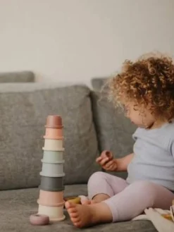 Tour à Empiler - MUSHIE Rose - Mushie 8 Tour à Empiler - MUSHIE Rose - Mushie -Magasin De Produits Pour Bébés De Qualité tour a empiler mushie 2